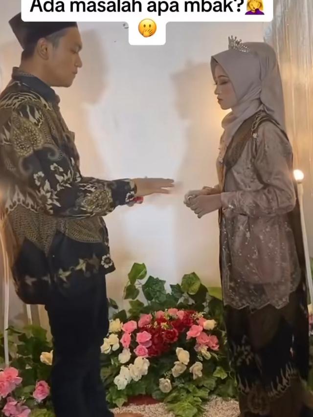 Wanita Ngambek Saat Dilamar