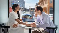 Flirty questions to ask a girl you have just met for the first time. (Photo: Freepik)