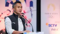 CdM Indonesia di Olimpiade Paris 2024, Anindya Bakrie memberikan sambutan saat acara pengumuman SCM Grup sebagai pemegang hak siar Olimpiade Paris 2024 di Studio Lt 8 SCTV Tower, Senayan, Jakarta, Rabu (19/06/2024). (Bola.com/Bagaskara Lazuardi)