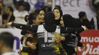 Tim putri TNI AU merayakan kemenangan atas Kharisma Premium Bandung pada putaran kedua final four Livoli Divisi Utama 2022 di GOR Ki Mageti, Magetan, Jawa Timur, Rabu (9/11). Hasil itu membawa TNI AU lolos ke grand final. (foto: PBVSI)