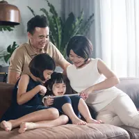 ilustrasi keluarga bahagia/copyright By bearinmind (Shutterstock)