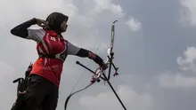 Pepanah Indonesia, Diananda Choirunisa, saat pemusatan latihan jelang Asian Games XVIII di Lapangan Panahan Senayan, Jakarta, Rabu (6/6/2018). Cabang panahan menargetkan satu medali emas pada Asian Games. (Bola.com/Vitalis Yogi Trisna)