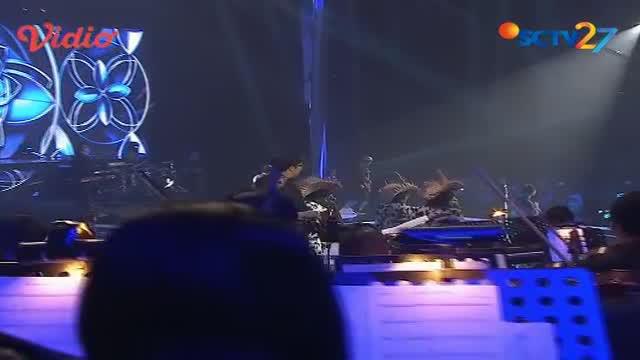 Simak penampilan Noah yang membawakan lagu berjudul "Biar Ku Sendiri" dalam acara Malam Puncak HUT SCTV 27.