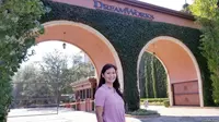 Perempuan asal Surabaya, Yorie Kumalasari, menjadi salah satu anggota tim sukses DreamWorks Animation. (Dokumentasi Pribadi/VOA Indonesia)