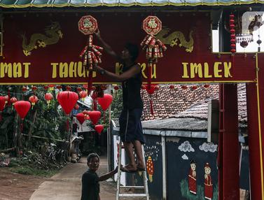 FOTO: Kampung China Depok Bersolek Menyambut Imlek