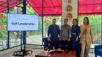 Peluncuran School of Grooming di Rumah Perubahan Jakarta Escape, Sabtu (27/1) dihadiri Prof Rhenald Kasali, Menhub Budi Karya, CEO Guru Grooming Yulie Hartanto dan Gaby Hartanto. (Foto: Liputan6.com)