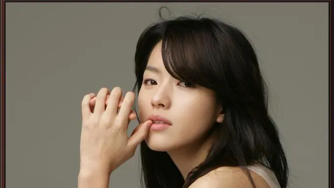 Han Hyo Joo 