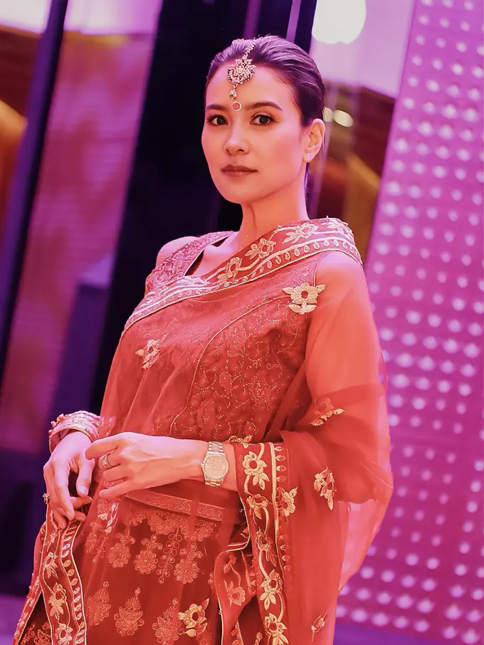 Marcella Zalianty Tampil Anggun dalam Balutan Sari India, Pesonanya Dipuji Bak Kajol di Perayaan Diwali Night