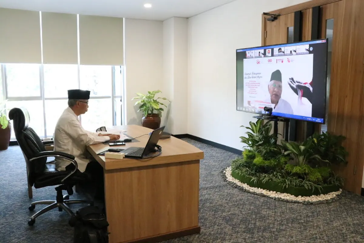 Ketua Dewan Komisioner Otoritas Jasa Keuangan (OJK), Wimboh Santoso, dalam acara Peringatan HUT Ke-76 Kemerdekaan RI dan Satu Dasawarsa (10 tahun) OJK
