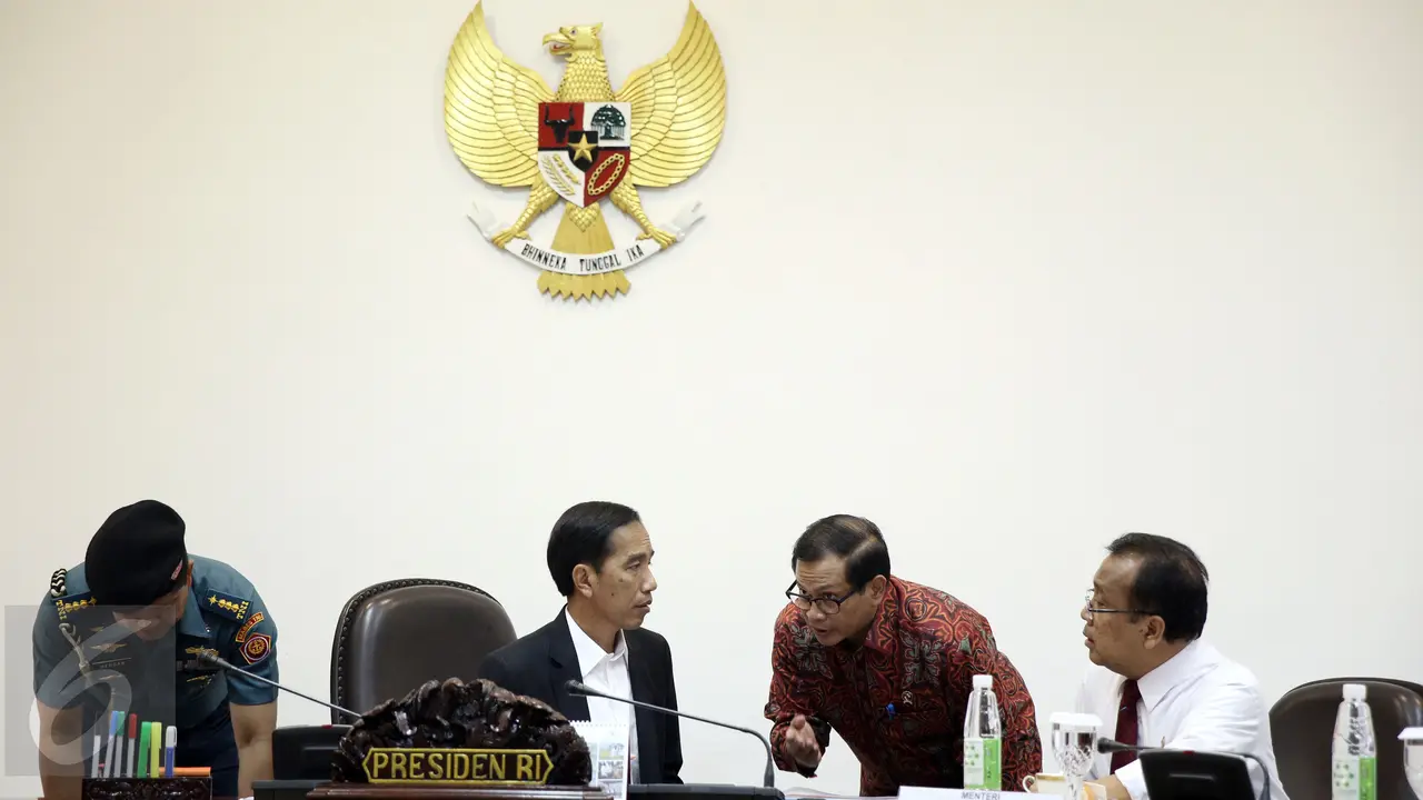 20160316-Bahas Aksi Penyelundupan, Jokowi Ajak Menterinya Rapat Terbatas-Jakarta