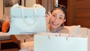 Ayu Dewi bongkar isi bingkisan bridesmaids pernikahan Luna Maya dan Maxime Bouttier. (dok. TikTok @ayudewi070/https://www.tiktok.com/@ayudewi070/video/7502377716633701640)