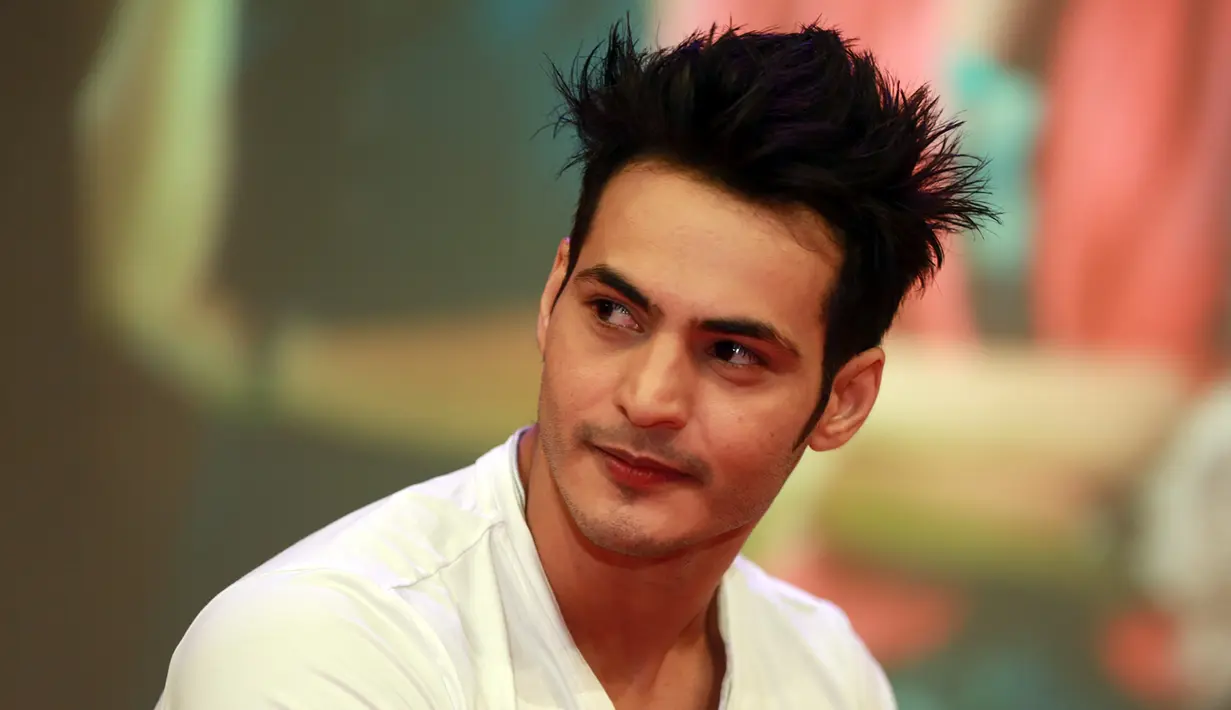 Memerankan tiga peran sekaligus dalam satu sinetron, bukan perkara mudah. Apalagi ini baru pertama kalinya dilakukan oleh artis India kelahiran 30 November 1988. (Deki Prayoga/Bintang.com)