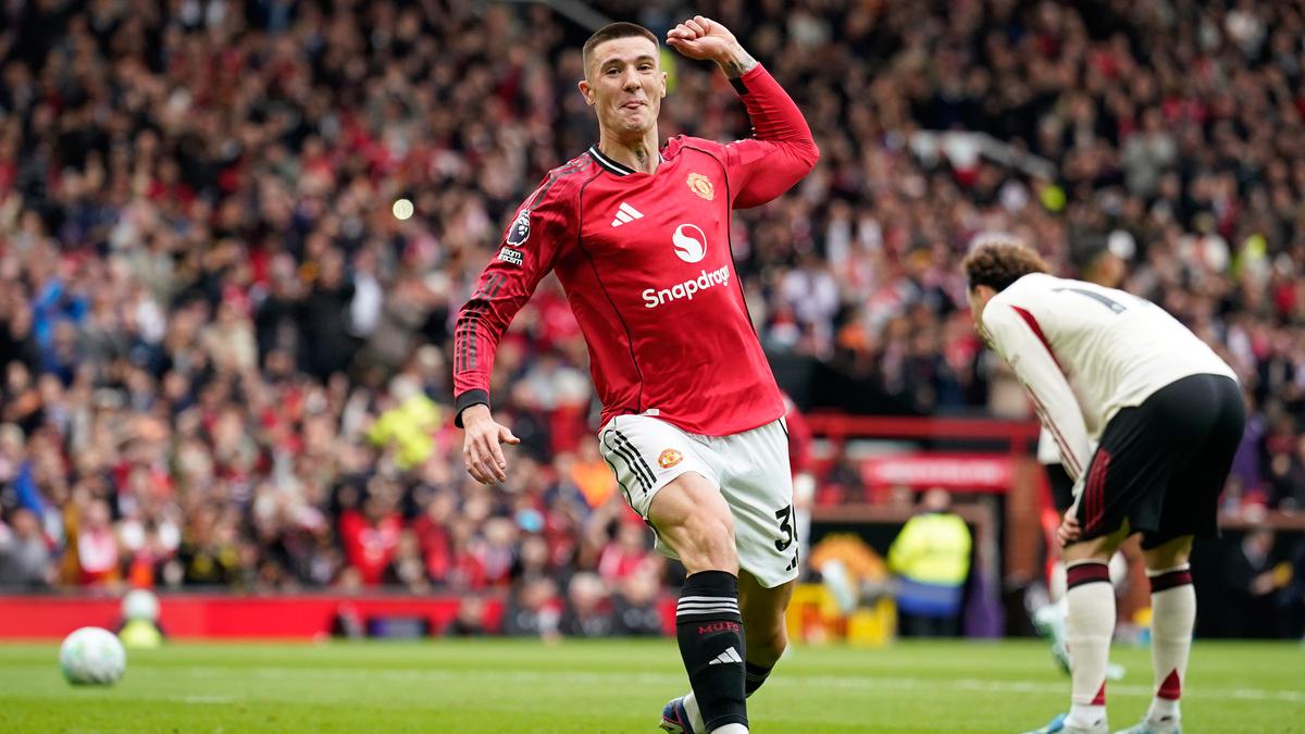 Bagaimana Kondisi Benjamin Sesko Setelah Terbentur Papan Iklan di Laga MU vs Liverpool?