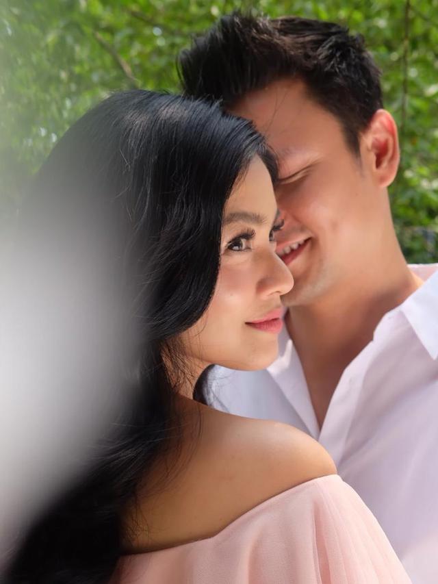 [Fimela] Titi Kamal dan Christian Sugiono