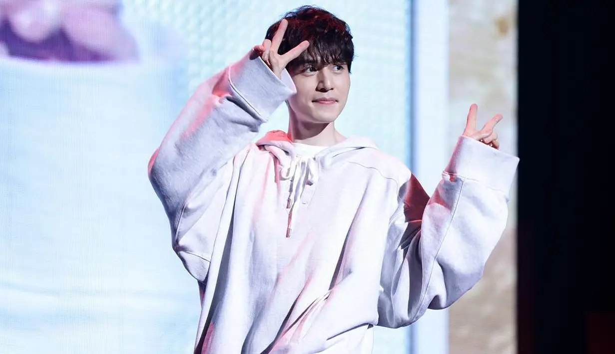 Kalau soal ganteng, Lee Dong Wook memang nggak diragukan. Apalagi dia punya aegyo yang bikin langsung jatuh cinta sekali tatap. (instagram/leedongwook_official)