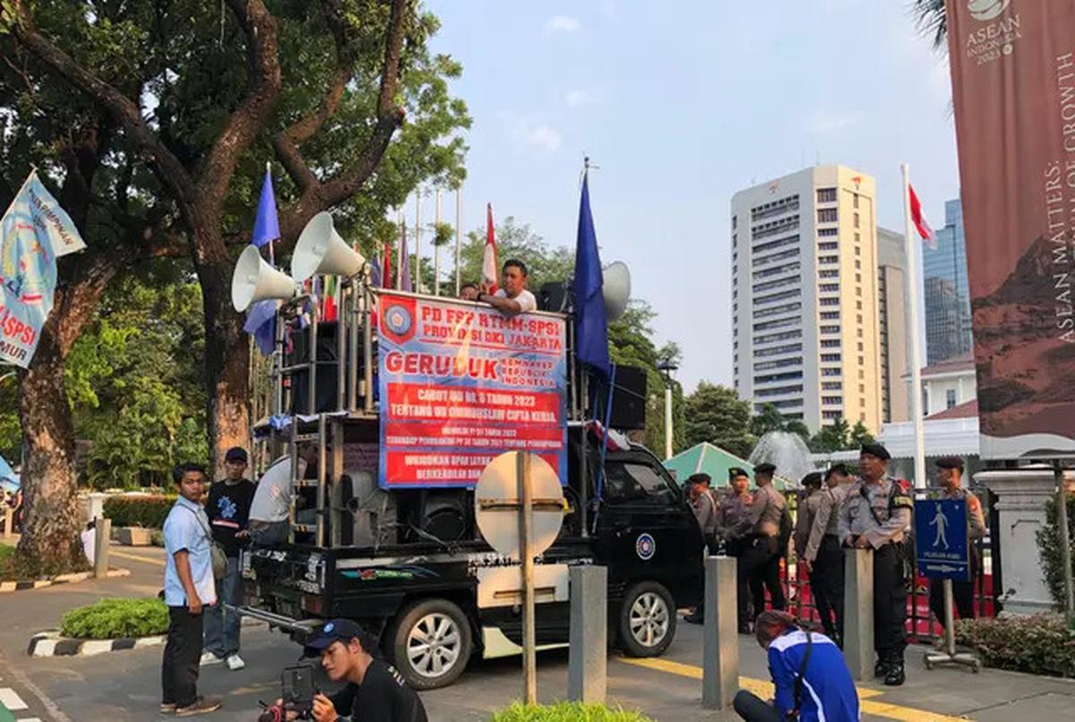 Demo Bakal Lanjut Hari Ini? Begini Kata Buruh