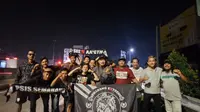 Cara Suporter Persis Solo dan PSIS Semarang Jaga Silaturahmi (Dewi Divianta/Liputan6.com)