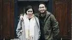 Syahnaz Sadiqah dan Ritchie Ismail beberapa hari lalu baru saja sampai di London, Inggris untuk menjalani liburan akhir tahun. Belum lama menikmati momen liburan bersama kedua buah hatinya, Zayn dan Zuney, keduanya mendapat kabar bahwa ibunda dari Ritchie Ismail meninggal dunia. (Liputan6.com/IG/@ritchieismail)