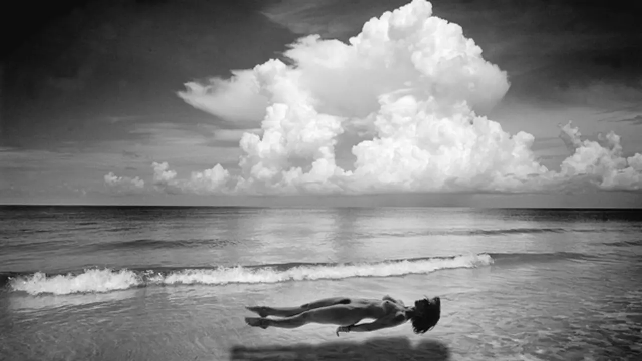 Salah satu karya dari Jerry Uelsmann.