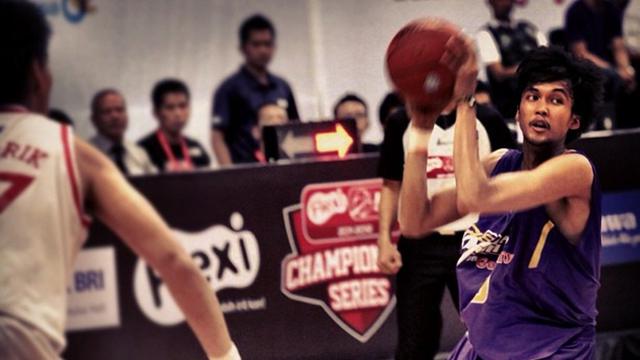 Sandy Kurniawan Cinta Untuk Cls Knights Dan Motor Tua Ragam Bola Com