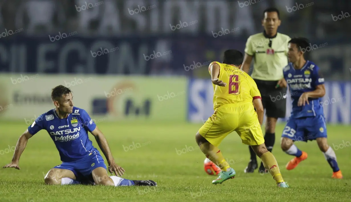 Menatap laga selanjutnya, Juan Belencoso yang menjadi pilihan utama lini depan Persib harus mampu memperbaiki naluri mencetak golnya. Karena dibanding pendahulunya, Ilija Spasojevic, dirinya masih kalah produktif. (Bola.com/Vitalis Yogi Trisna)