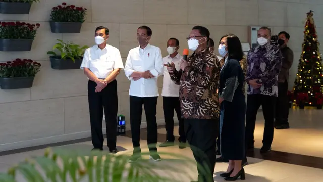 Presiden Jokowi mengunjungi Rainbow Springs Condovillas, pemukiman yang berdampingan langsung dengan danau bekas galian pasir yang direvitalisasi. (Dok Summarecon Serpong)