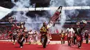 Acara dibuka dengan penuh makna melalui perayaan budaya masyarakat adat Kanada, menggabungkan tarian tradisional Aborigin dengan pidato emosional dari penyanyi William Prince yang mengungkapkan rasa syukur kepada tanah leluhurnya. (AFP/Getty Images/Charlotte Wilson)