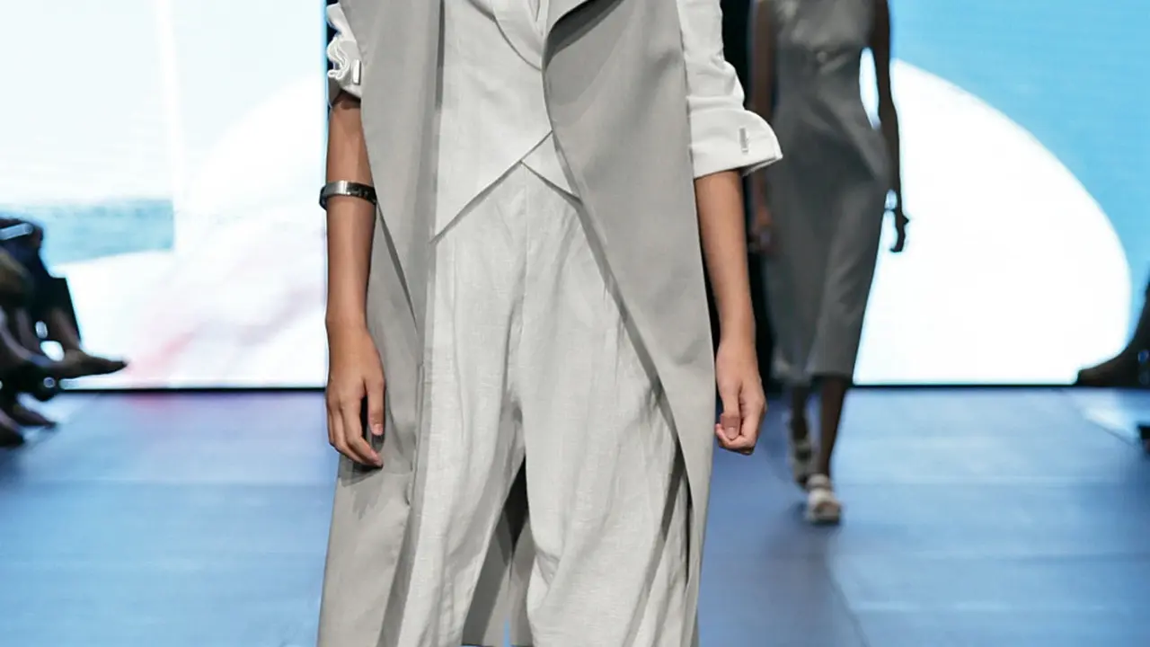 Di Plaza Indonesia Fashion Week, Amanda Rahardjo dan Goods Dept sama-sama menunjukkan gaya modern untuk wanita kuat dan dinamis.