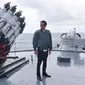 Memantau perairan Natuna yang dilalui oleh China, foto Presiden Jokowi di sana dibuat meme lucu oleh netizen. (Via: liputan6.com)