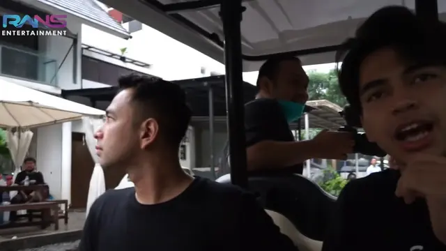 Mobil Hancur, Ini 6 Potret Dimas Ahmad Usai Alami Kecelakaan