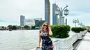 Punya hobi travelling, Aura Kasih tidak jarang pergi ke luar negeri. Baik itu ke negara di Asia hingga Eropa seperti Italia beberapa waktu lalu. Dalam momen liburannya, Aura Kasih selalu tampil memesona dengan berbagai dress menawannya. Dipadukan dengan kacamata hitam, penampilannya semakin paripurna. (Liputan6.com/IG/@aurakasih)