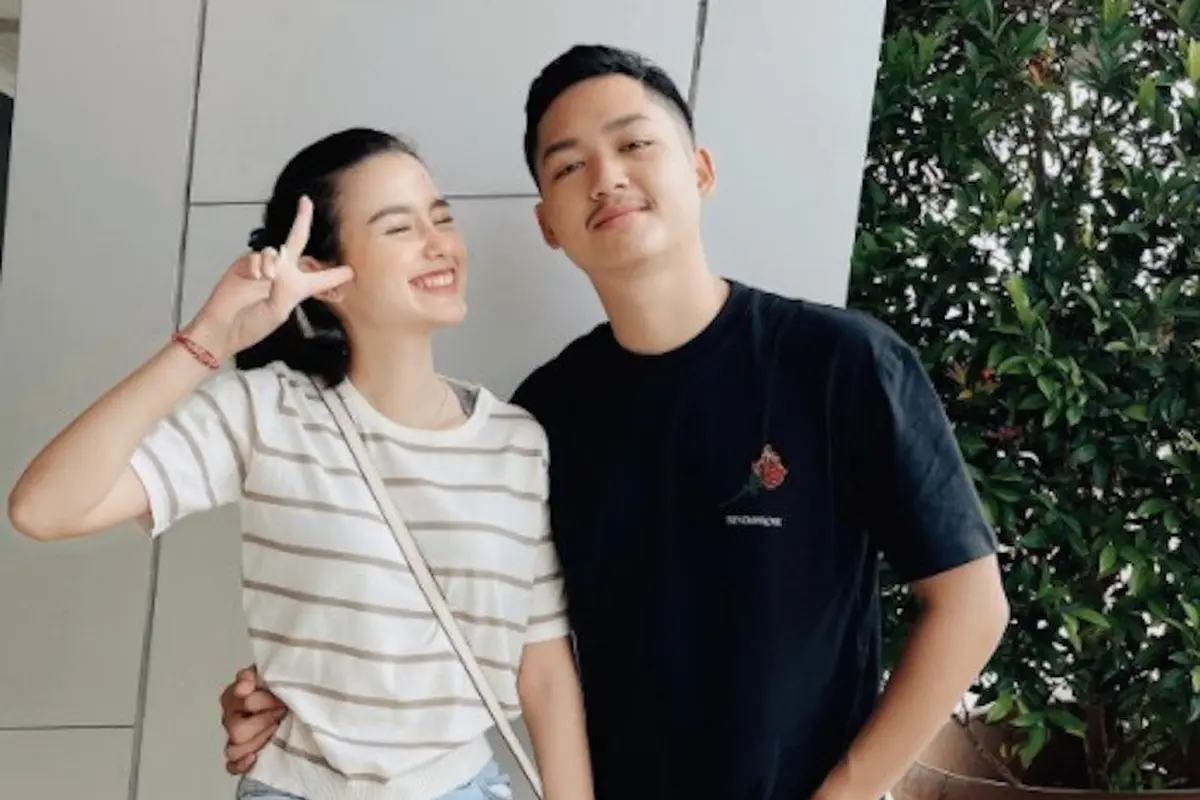 6 Potret Mesra Azriel Hermansyah dan Sarah Menzel, Temani Buka Puasa Meski Beda Agama
