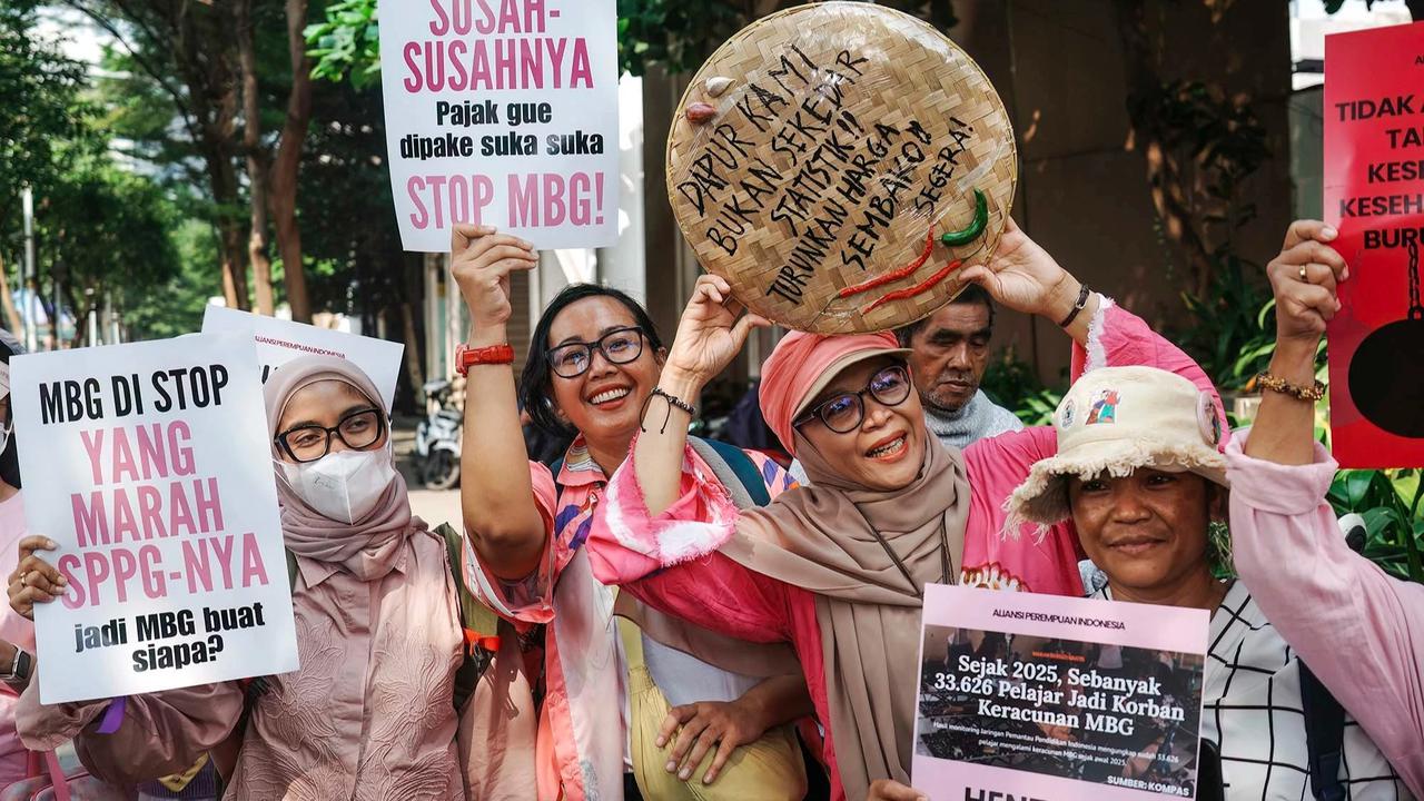 FOTO: Aliansi Perempuan Indonesia Gelar Aksi di Dukuh Atas