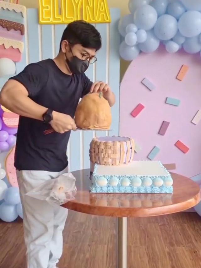 Akur Meski Cerai, Ini 7 Kebersamaan Nicky Tirta dan Liza Elly Rayakan Ultah Anak