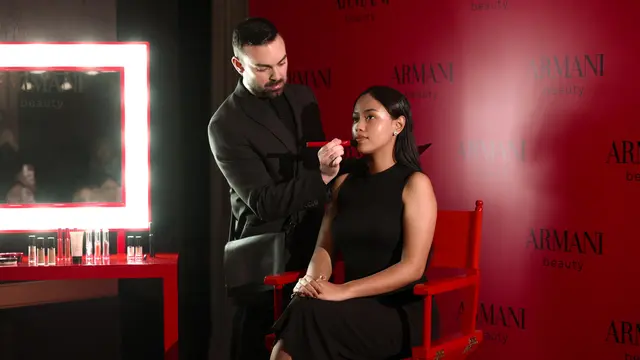 Armani Beauty Hadir di Indonesia dengan Foundation hingga Lipstik Andalan Sabrina Carpenter