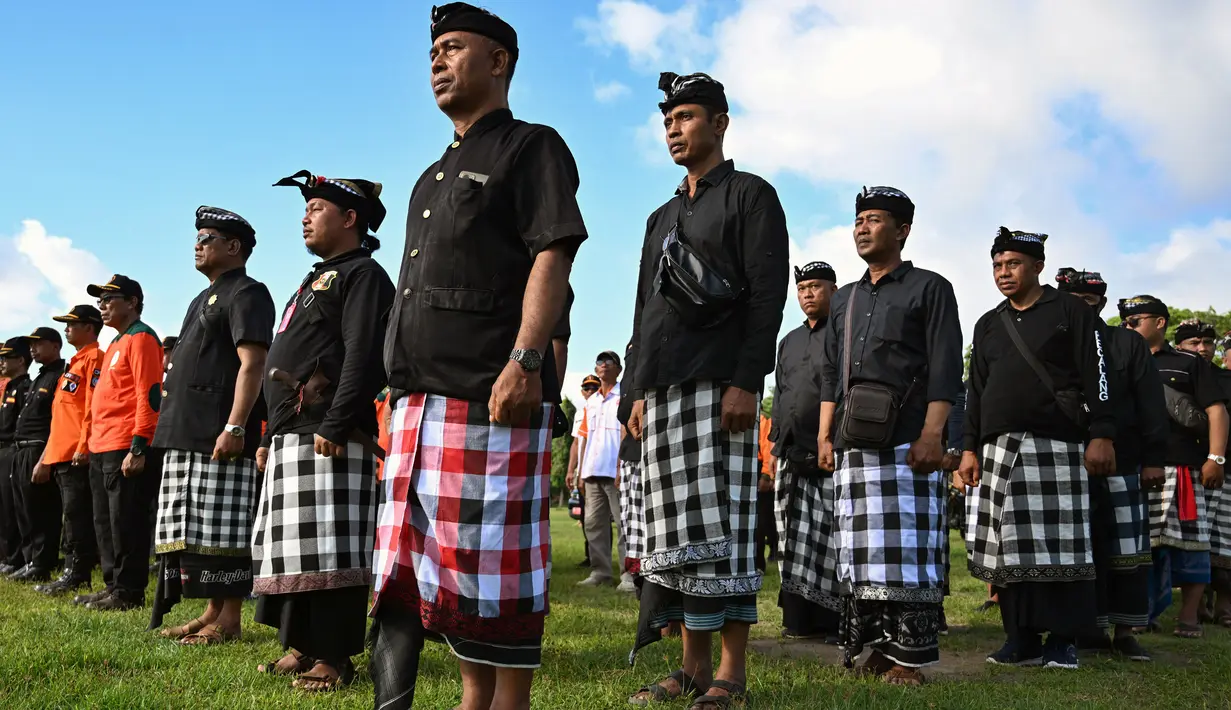 Personel pengamanan terdiri dari unsur TNI-Polri, Kementerian terkait, BNPB, BMKG, Basarnas, Pertamina, Jasa Raharja, Jasa Marga, BPJT, Satpol PP, Dinas Perhubungan, Dinas Kesehatan, dan Mitra Kamtibmas lainnya. (SONNY TUMBELAKA/AFP)