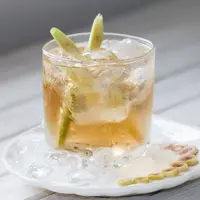 Ilustrasi es sereh jeruk nipis/copyrightshutterstock/AppleZoomZoom