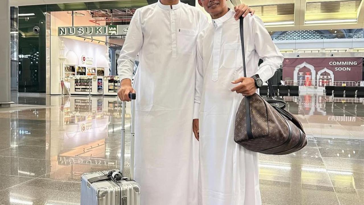 7 Potret Rizky Ridho Bintang Timnas Indonesia Umroh Bareng Keluarga, Ini Momen Spesialnya