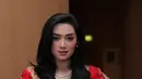 Penyanyi yang memiliki sebutan Syahrini KW, Tiara Dewi merayakan Idul Fitri di Cianjur, Jawa Barat. Lantas seperti apa rutinitasnya sebelum Hari Raya Idul Fitri. (Andy Masela/Bintang.com)