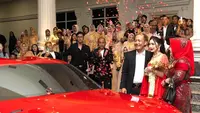 Pesta ulang tahun ke-17 Tali Kasih, crazy rich Palembang dimeriahkan dengan kado mobil mewah seharga miliaran rupiah (Dok. tangkapan layar TikTok @talikasih_ / Nefri Inge)