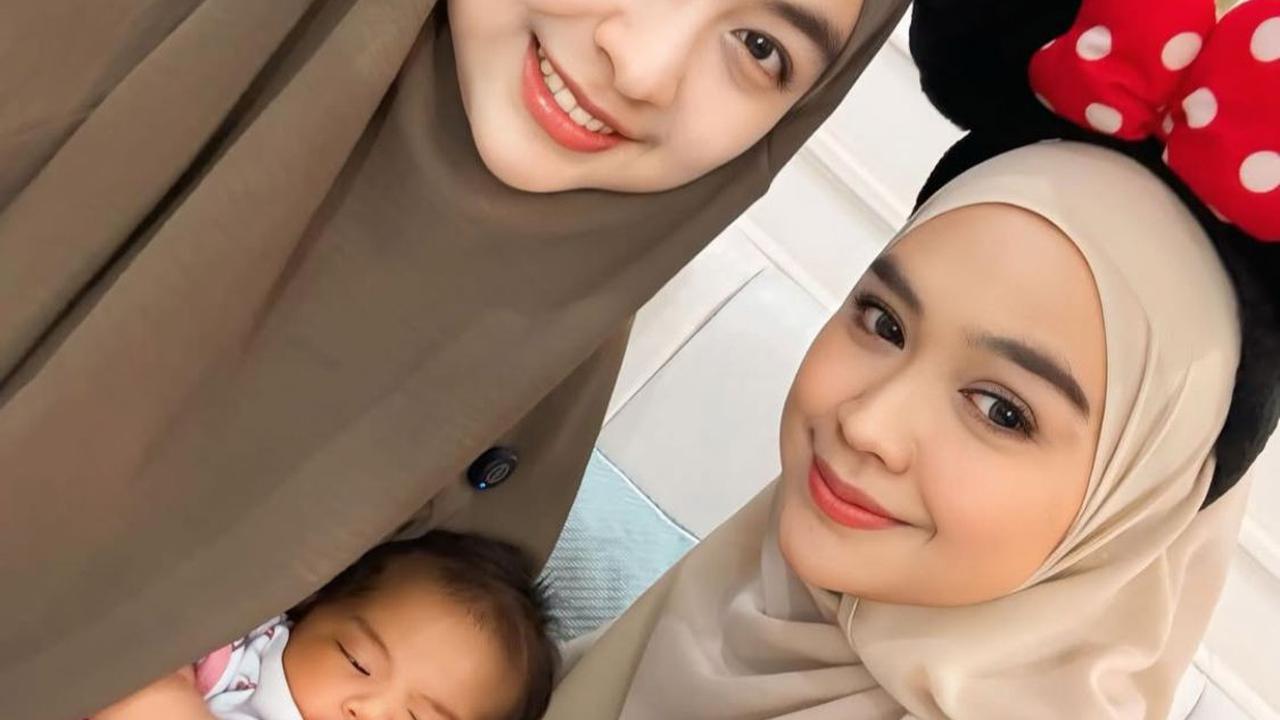 7 Potret Ria Ricis dan Moana, Momen Hangat Menjenguk Baby Yasmin Anak Shindy Putri
