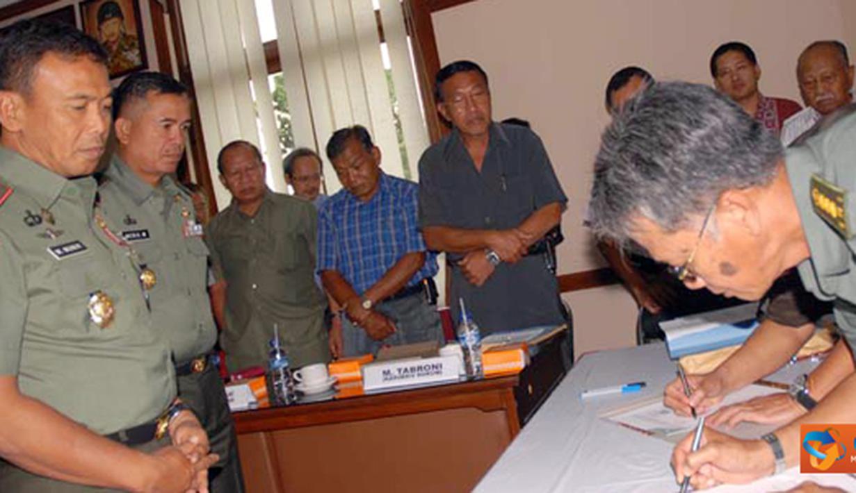 Citizen6, Bandung: Penyerahan aset tersebut ditandai dengan penandatanganan Naskah penyerahan aset PT.  Propelat bertempat di Ruang Bina Yudha Makodam III/Siliwangi, Jalan Aceh 6, Bandung, Rabu (4/1). (Pengirim: Pendam3)
 