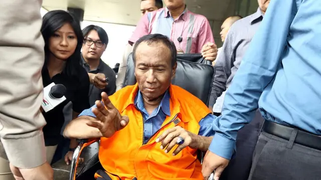 ‎Mantan Direktur Pengelola Informasi Administrasi Kependudukan Ditjen Dukcapil Kemendagri Sugiharto ditahan KPK