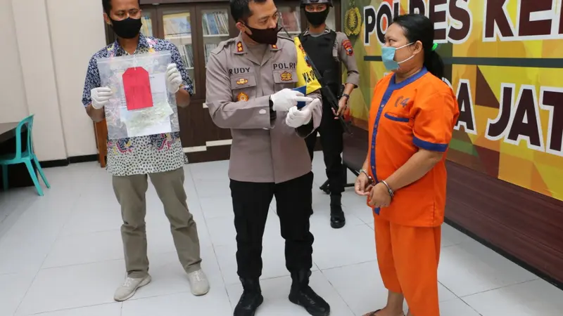 Emak-Emak di Kebumen tega menipu dengan modus investasi katering nyaris Rp1 miliar. (Foto: Liputan6.com/Polres Kebumen)