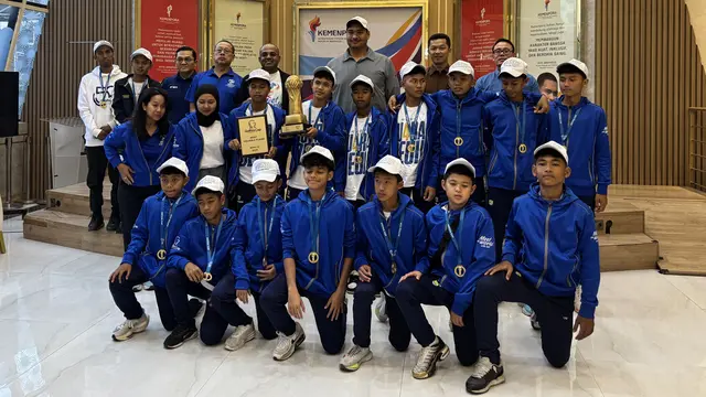 Menteri Pemuda dan Olahraga (Menpora) RI, Dito Ariotedjo, menerima audiensi tim SKF Indonesia Akademi Persib Cimahi (APC) yang berhasil menjadi juara Gothia Cup 2025 di Swedia.