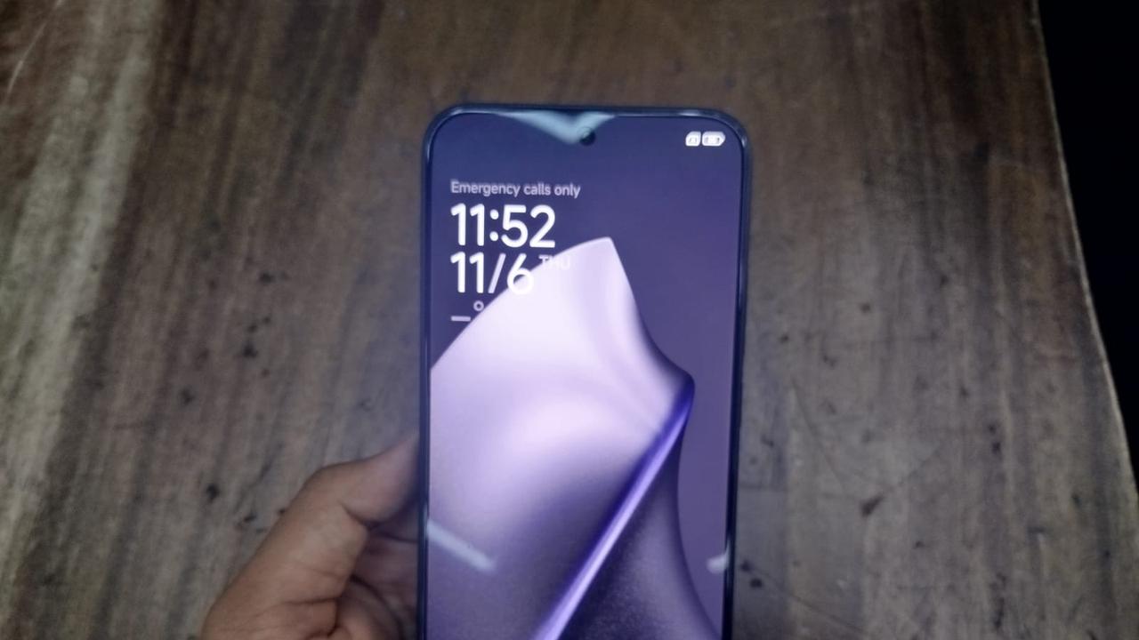 Xiaomi Indonesia resmi memperkenalkan Xiaomi 15T Series di BX Rink, Bintaro Jaya Xchange Ice Skating Rink, pada Kamis (6/11).