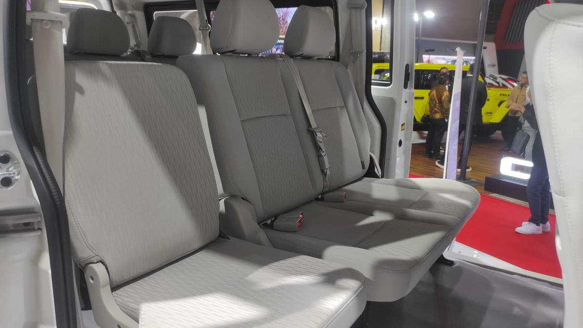 Bukan di Samping Sopir, Ini Posisi Duduk Paling Aman dalam Mobil