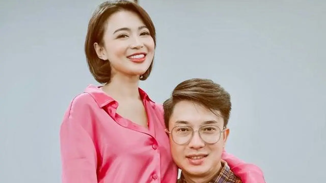 Wika Salim dan Max Adam