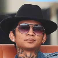 Di film ini juga dibintangi oleh beberapa artis ternama Indonesia. Salah satunya adalah Young Lex. Ernest mengakui punya alasan tersendiri mengajak Young Lex bermain di film bergenre komedi ini. (Deki Prayoga/Bintang.com)