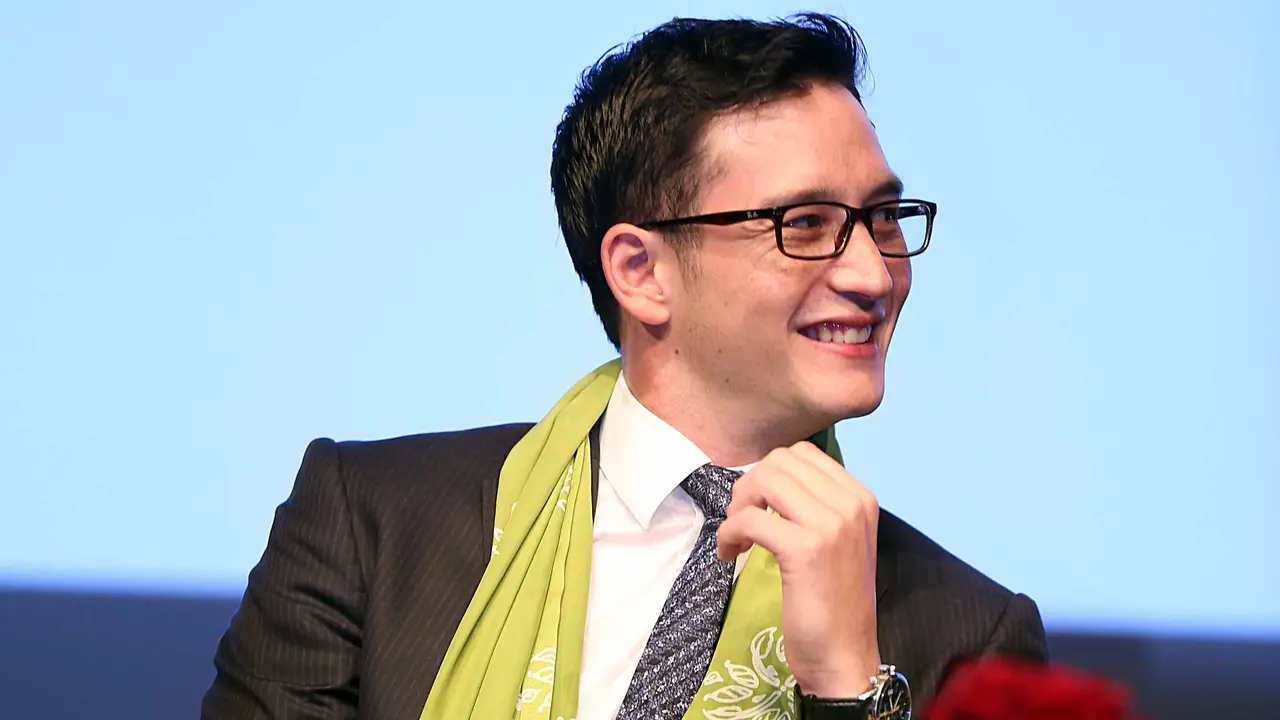 [Bintang] Mike Lewis